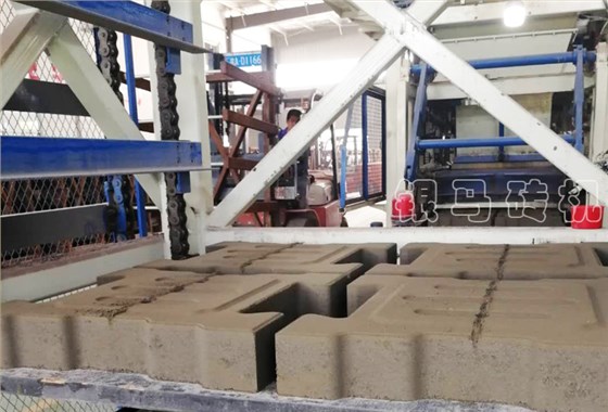 透水磚機(jī)：連鎖砌塊磚機(jī)之配套密封件的選購新方法！