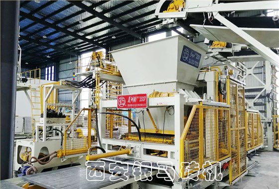 全自動新型磚機：透水磚機工業(yè)固廢全兼容，距離生態(tài)更進一步！