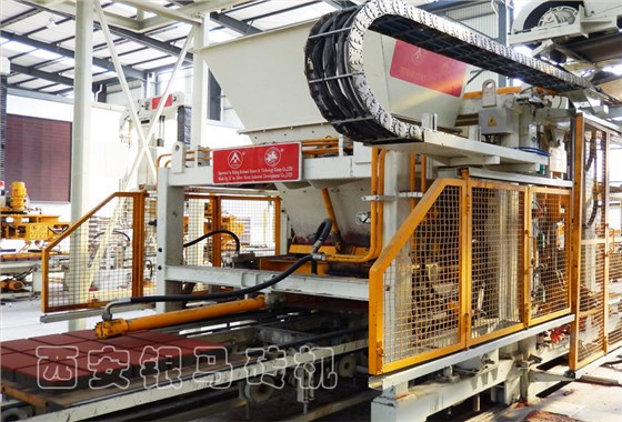 西安銀馬透水磚機用技術(shù)與工藝領(lǐng)跑行業(yè)！