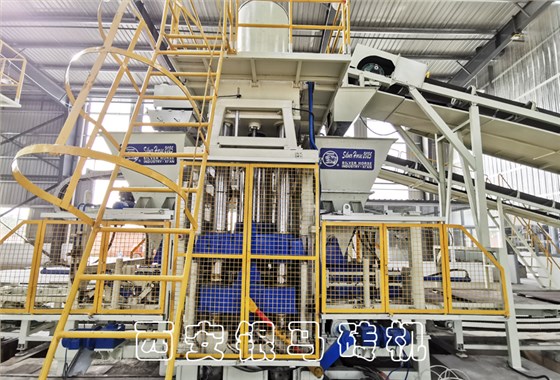 人造路沿石設(shè)備配套系統(tǒng)雙碼垛機(jī)節(jié)省50%勞動(dòng)力