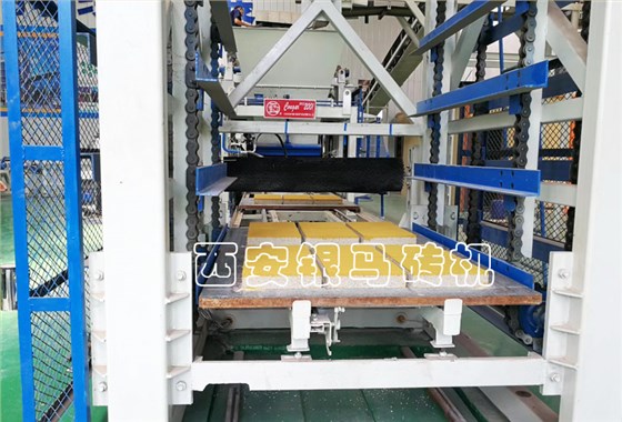人造仿石磚生產線：空心磚機固廢制磚新工藝，高壓振搗擠溶！