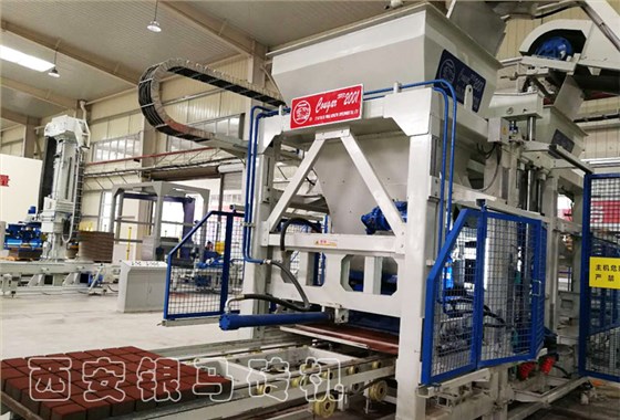 多功能制磚設(shè)備：新型水泥磚機的優(yōu)勢及日常運行情況