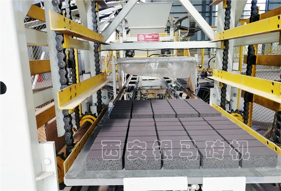 二十年礪劍摯旗領(lǐng)航：礦山尾礦砂制磚設(shè)備打造高端建材