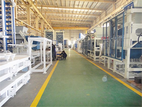 銀馬磚機(jī)生產(chǎn)車間