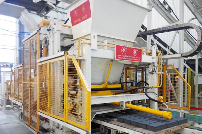 高質(zhì)量的透水磚機(jī)設(shè)備才是市場的生存之道