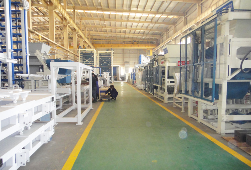 為什么說(shuō)銀馬透水磚制磚設(shè)備是質(zhì)量和品質(zhì)的保證？