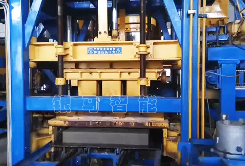 它不是動力，但PC仿石磚制磚機沒它就不能生產(chǎn)！