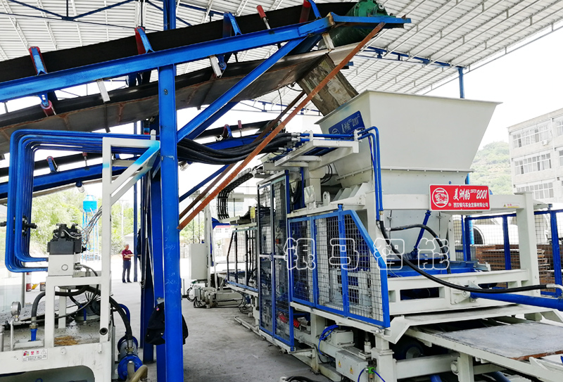 連鎖護坡磚機六大注意事項，提升生產(chǎn)效率30%