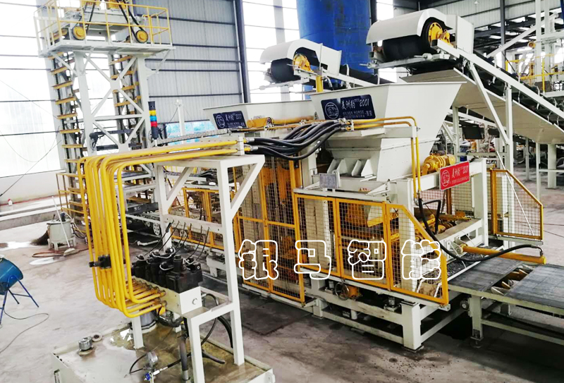 PC磚機(jī)械設(shè)備：透水磚機(jī)技術(shù)及工藝升級，為環(huán)保獻(xiàn)力！