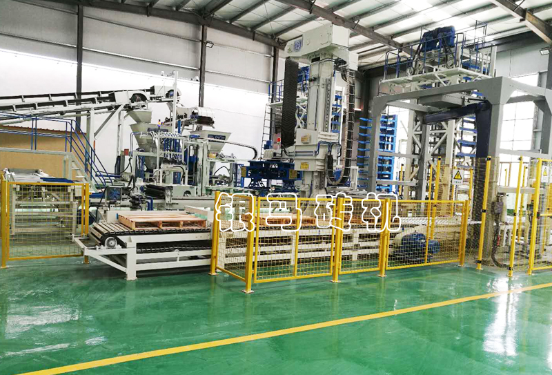 便道磚生產(chǎn)設備：透水磚機電機設備應該怎么進行維護？