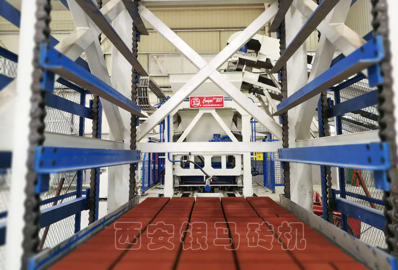 水泥磚機(jī)：路沿石生產(chǎn)設(shè)備制品差異是固廢配比的問(wèn)題