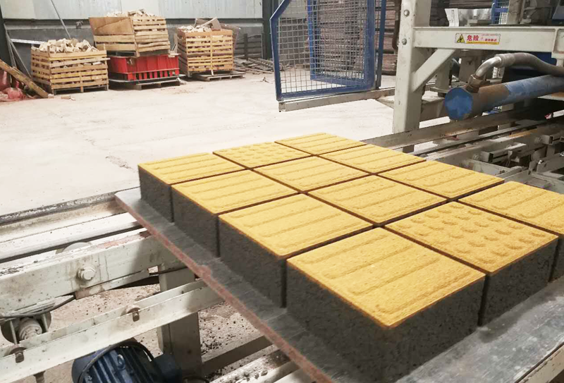 全自動(dòng)透水磚磚機(jī)制品人行道鋪設(shè)知識(shí)講解