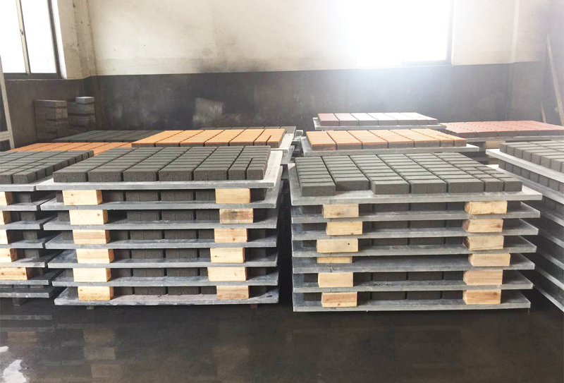 生態(tài)透水磚設(shè)備