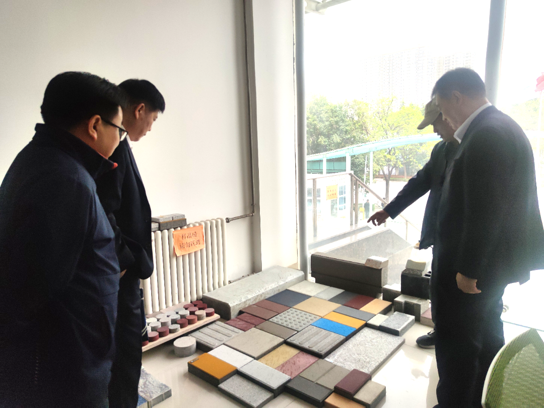 中國工程機(jī)械工業(yè)協(xié)會會長蘇子孟一行蒞臨西安銀馬參觀考察