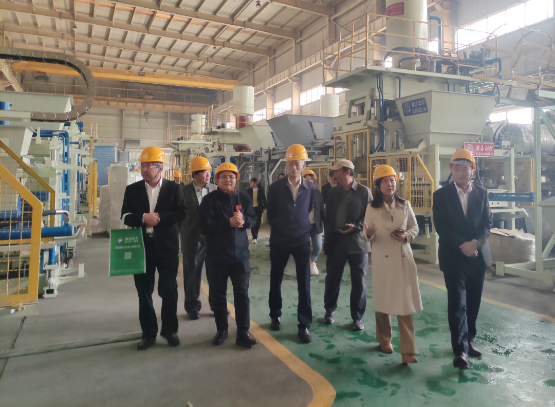 中國工程機(jī)械工業(yè)協(xié)會會長蘇子孟一行蒞臨西安銀馬參觀考察