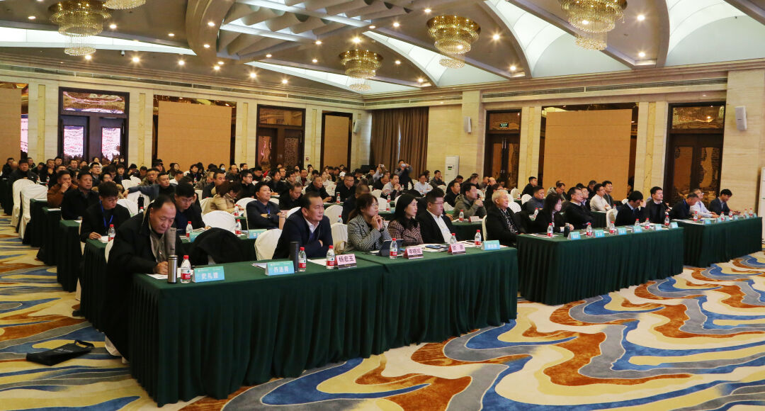 全國粉煤灰暨煤矸石綜合利用新技術(shù)、新設(shè)備交流大會(huì)成功召開